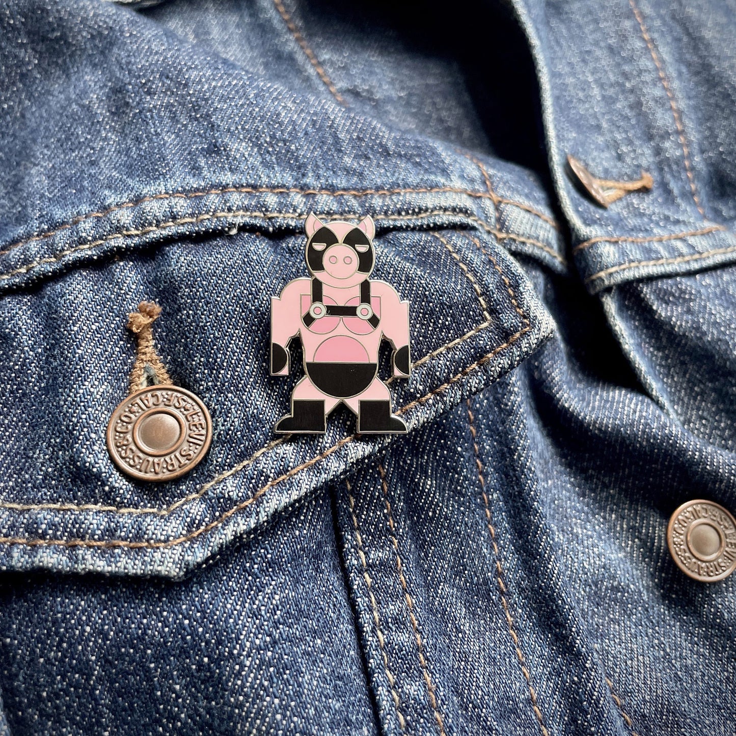 Curly the Pig Pin